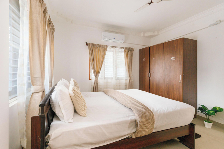 Room 3, Airavati Villa by Stayjade Pvt Pool1hr HSR 3bhk, Krishnagiri