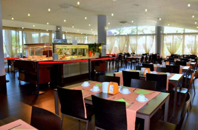 Dining 3, Peaceful Flat Next to the Beach With Balcony, Venezia
