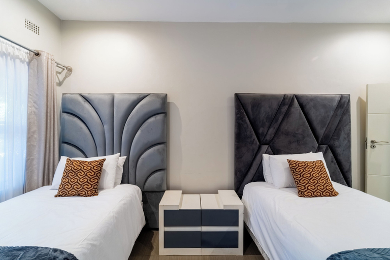 Room 2, Cosmo Guest House, Hwange