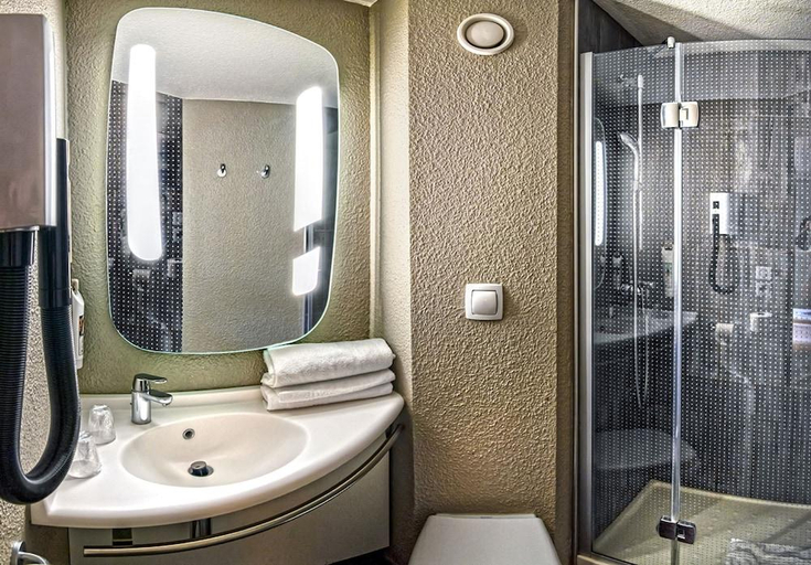 Bathroom 4, ibis Strasbourg Sud la Vigie, Bas-Rhin