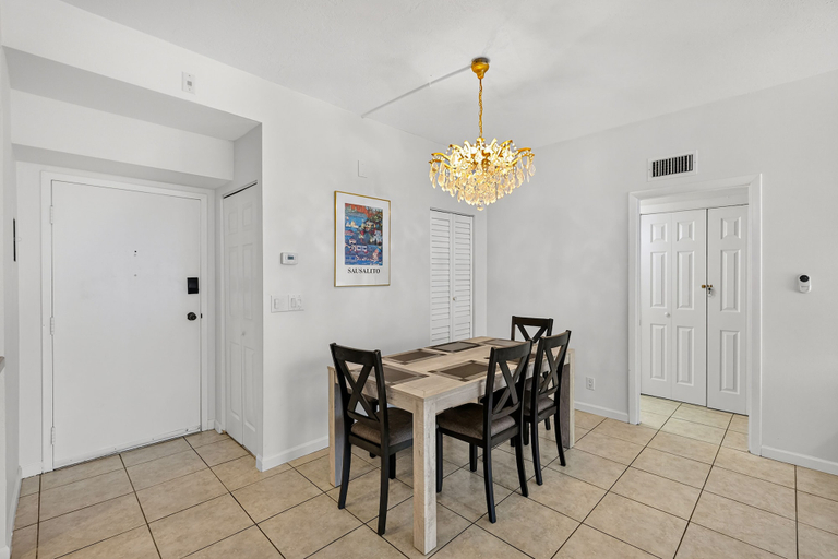 Dining room, 2BD Condo with Pool and Patio Ground Floor, Sarasota