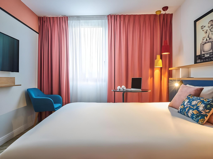 Bedroom 2, Paris Gennevilliers, Hauts-de-Seine