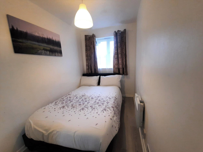 Room 4, Joydens Wood, 2-bed Apt, Sleeps 4 With Parking, Thurrock
