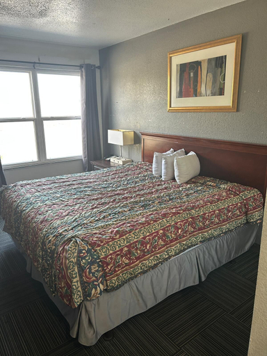 Bedroom 5, Days Inn by Wyndham Lake Saint Louis, Saint Charles
