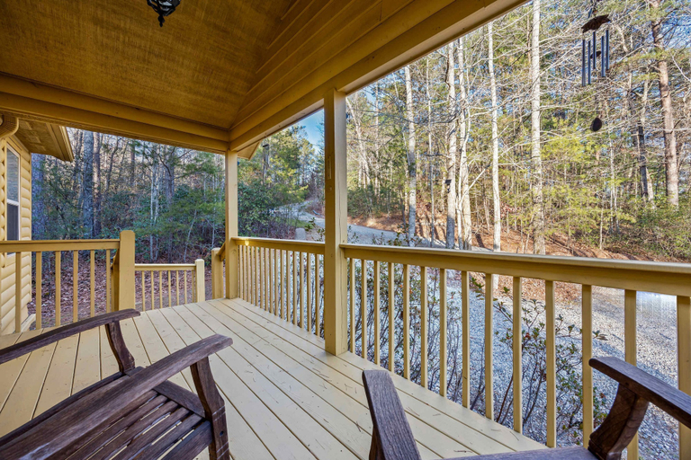 Room 4, Cozy Cabin in Mountains Firepit Views Games, White