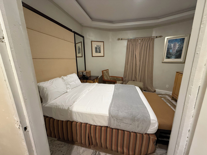Room 1, Richcastle Hotel, Western Urban