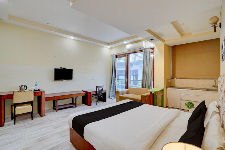 Room 2, Classic With Balcony Near Medanta, Gurgaon