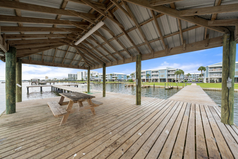 Outdoor dining, Sea Oats Condo With Beach and Bay Access, Baldwin