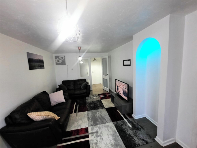 Living area, Joydens Wood, 2-bed Apt, Sleeps 4 With Parking, Thurrock