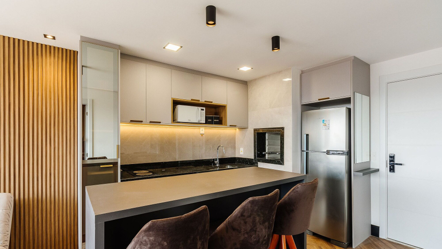 Private kitchen 5, Modern Apt w/ Bbq & Garag. POA Air1414, Porto Alegre