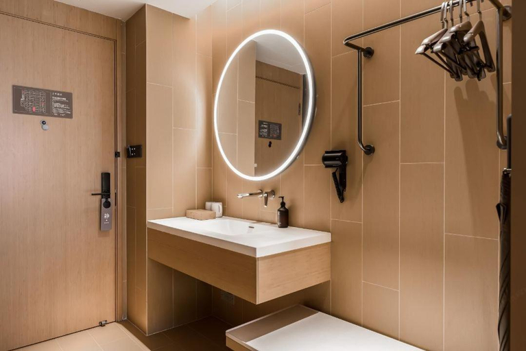 Bathroom 5, Ji Hotel (Shanghai University Hutai Road Hotel), Shanghai