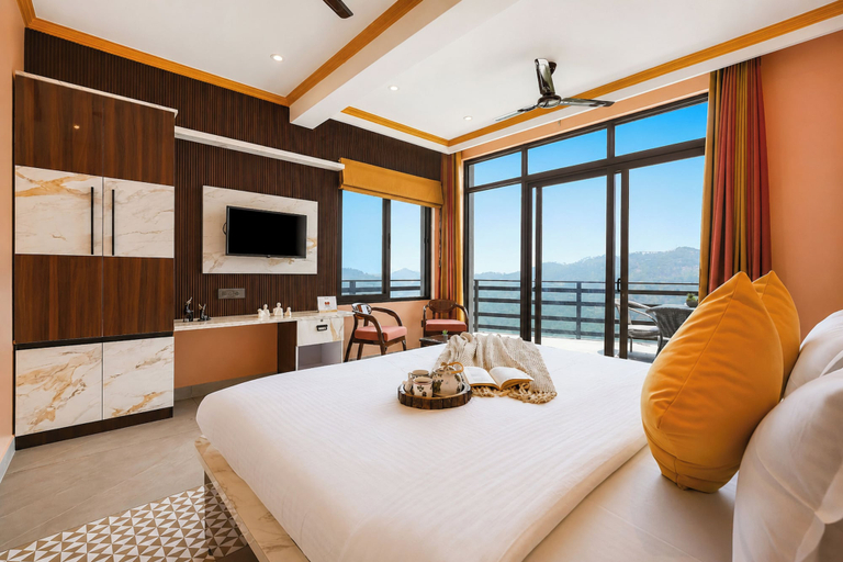 Room 5, ELIVAAS Kosh Oakmere 5BHK Villa w Pool, Solan