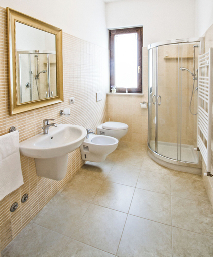 Bathroom 5, B&B Le Bianche, Bari