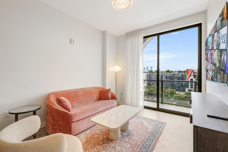 Living area 3, Chic Miami Apt Pool Gym & Sleeps 4, Miami-Dade