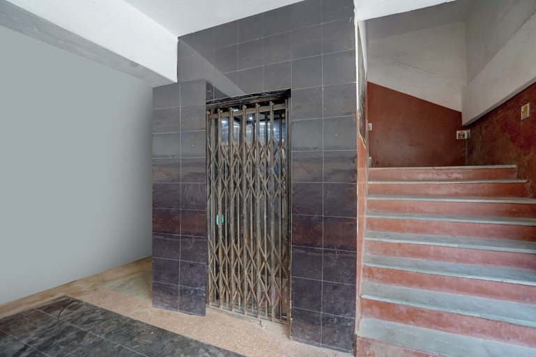 Interior 5, Collection O Prahlad Nagar Road, Ahmadabad