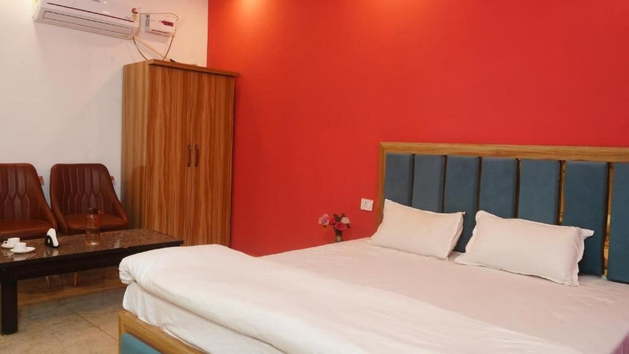 Room 4, SWAGAT GRAND, Allahabad