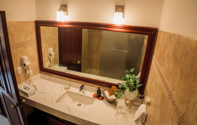 Bathroom 4, Hotel Plaza Colon, Granada