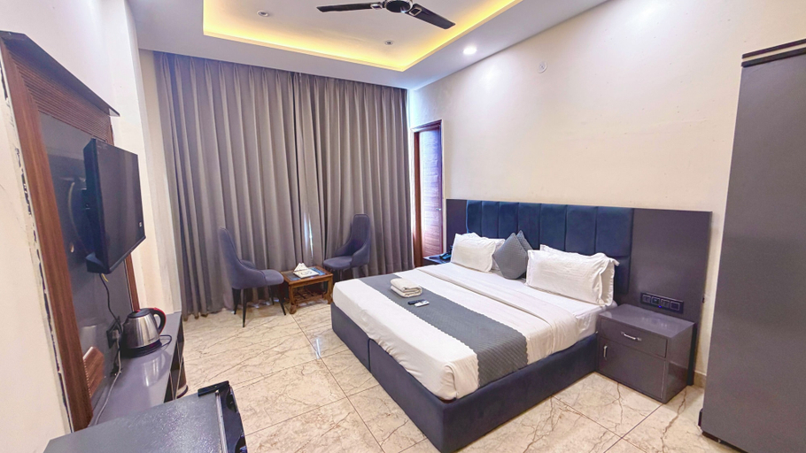 Room 4, Hotel The Stay, Sahibzada Ajit Singh Nagar