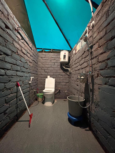 Bathroom 3, Monkey Mud House and Glamps, Bir, Kangra
