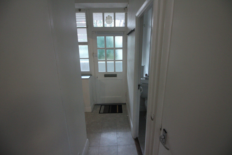 Interior 2, Apartment Sleeps 2 - City Centre & Wifi, London