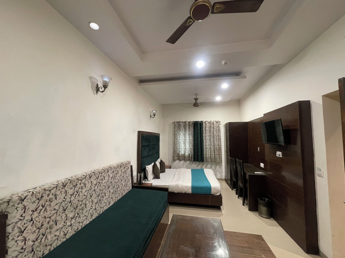 Room 4, The Mohan By LIVIQ Delhi Railway Station, Delhi