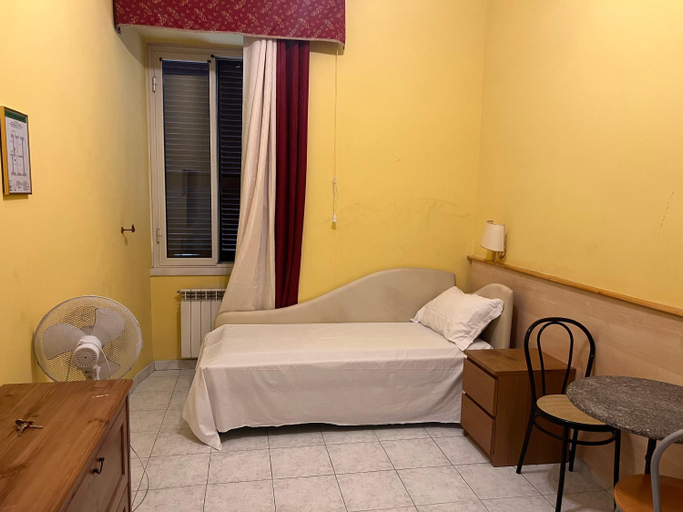Bedroom 3, Blue whale, Roma