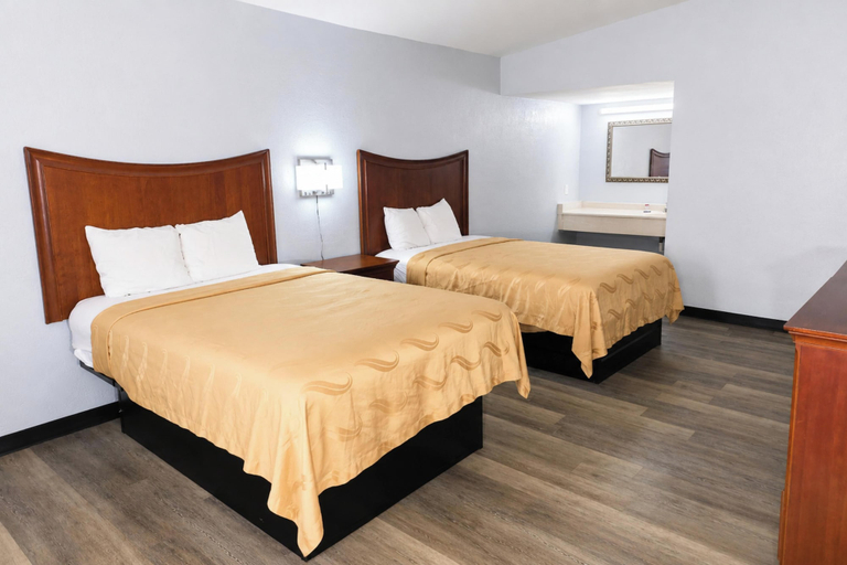 Bedroom 3, Mountain View Inn Irvine Near Richmond KY, Estill