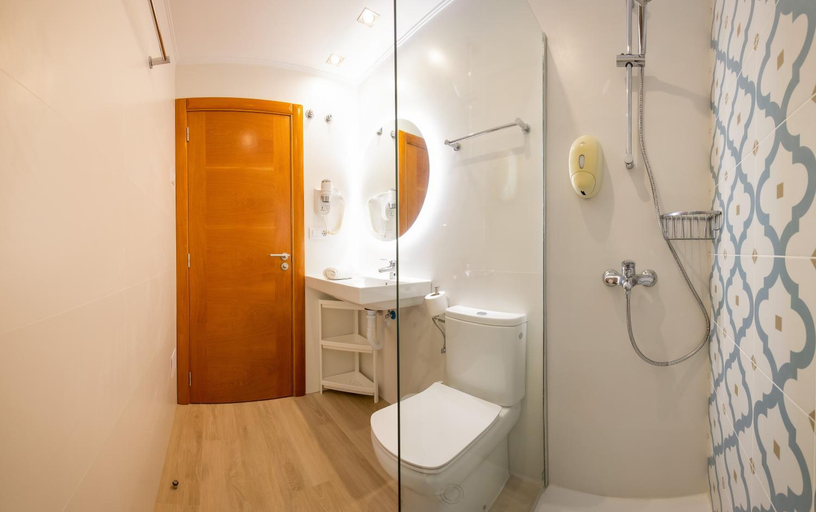Bathroom 3, Apartamentos Villa Zoila Baiona, Pontevedra
