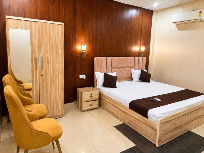 Room 4, The Shree Heritage And Rooftop, Barabanki