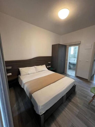 Room 4, Hotel Trieste, Rimini