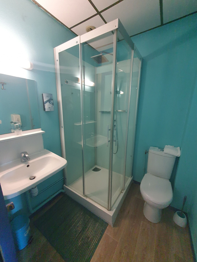 Bathroom 4, Hôtel Terminus, Ille-et-Vilaine