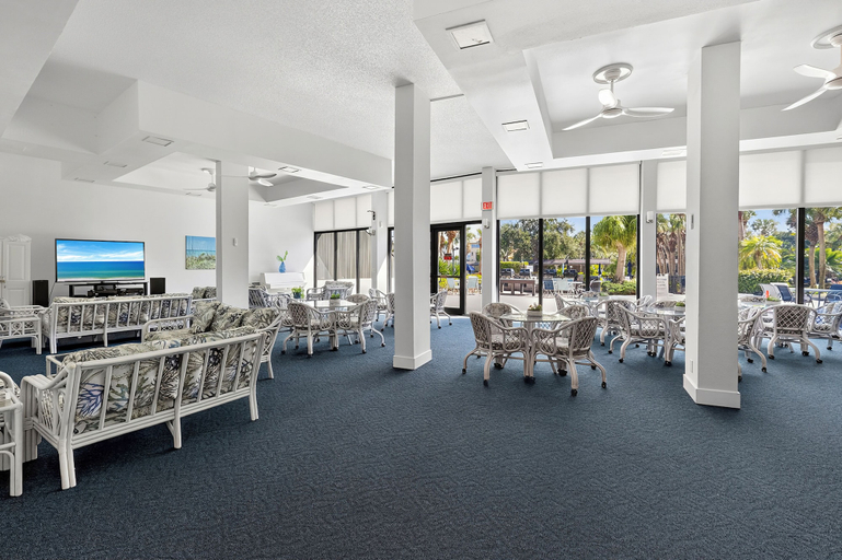 Lobby sitting area 2, 2BD Condo with Pool and Patio Ground Floor, Sarasota