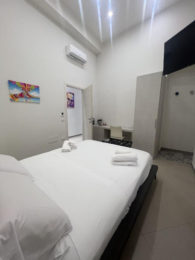Bedroom 4, Dimora Chiaia 209, Napoli