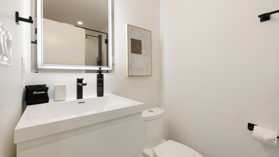 Bathroom 5, Landing Amazing 3BD in Dallas, Dallas