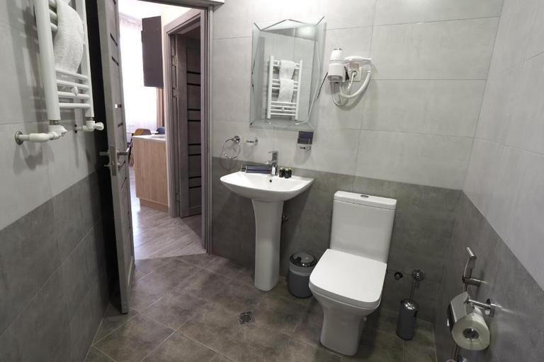 Bathroom 3, Horizon Hotel Yerevan, Yerevan