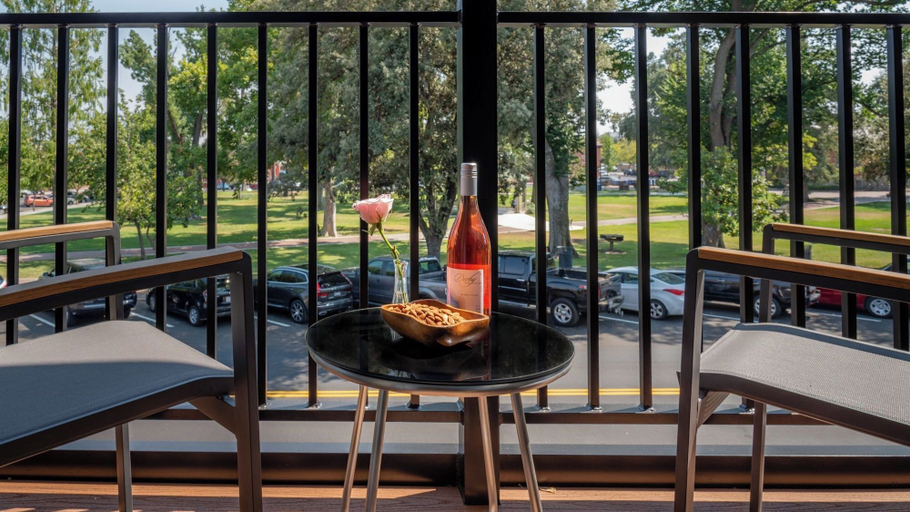 Interior 4, Paso Park Suites by Avantstay 2 Private Balconies + Town Square Views Downtown Paso Robles, San Luis Obispo