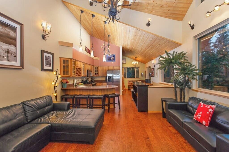 Interior 4, Contemporary Girdwood Townhome Across From Alyeska, Anchorage
