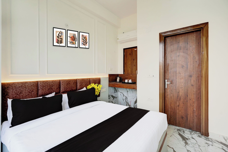Room 4, Super Collection O Surajpur Chowk, Gautam Buddha Nagar