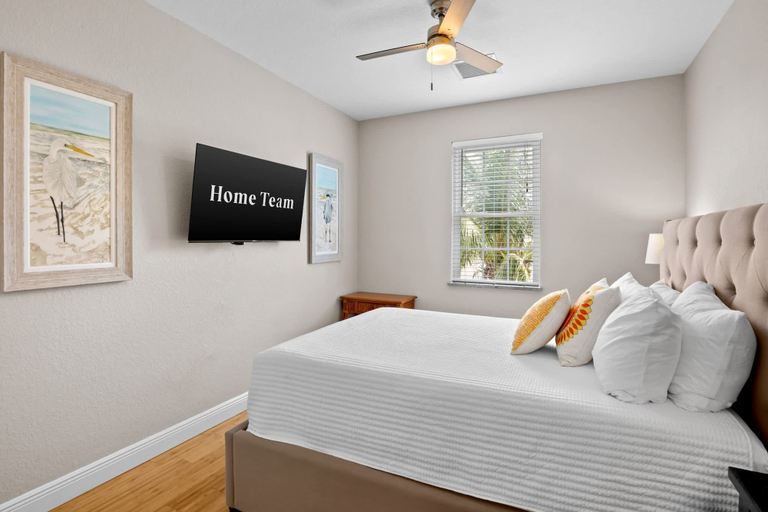 Room 5, Holmes Beach - Pool - Minutes to Beach - Sleeps 8, Manatee