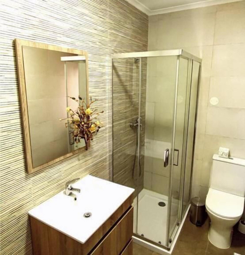 Bathroom 3, Casa da Floresta, Covilhã