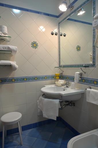 Bathroom, Hotel Pensione Reale, Salerno