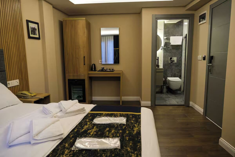 Room 3, MR LGBTQ Friendly Hotel, Beyoğlu