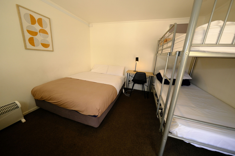 Room 3, Ata Studios at Sundale Holiday Park, Queenstown-Lakes