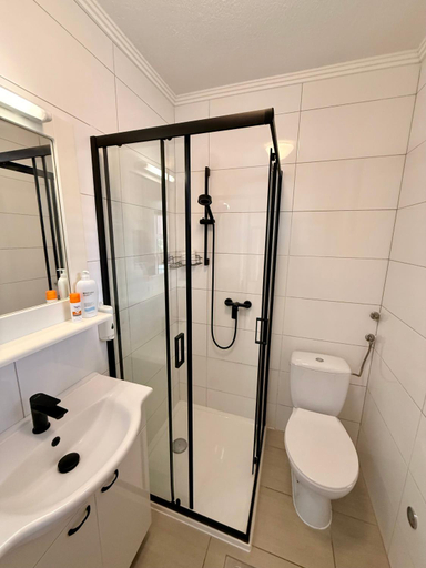 Bathroom 3, Livita Apartments, Vir