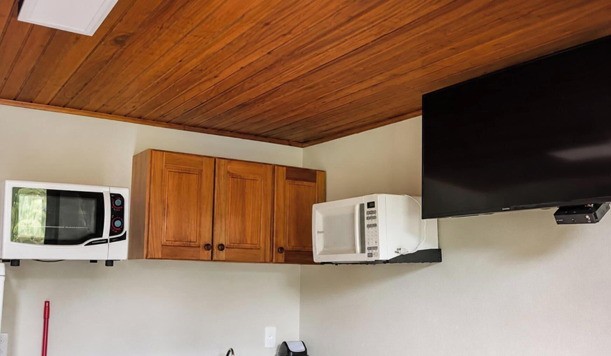 Private kitchen 2, Pousada Dona Teresinha | Piscina Aquecida | Café - São Bonifácio - SC, São Bonifácio