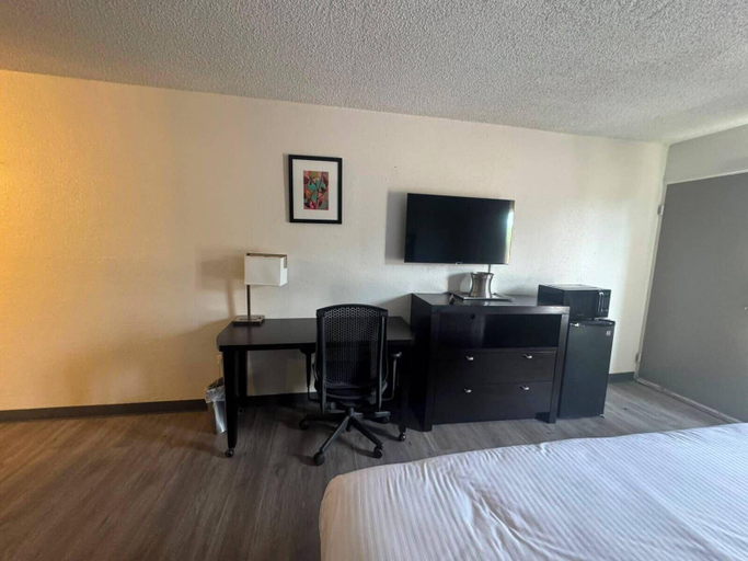 Bedroom 3, Express Inn & Suites Greensville TX, Hunt