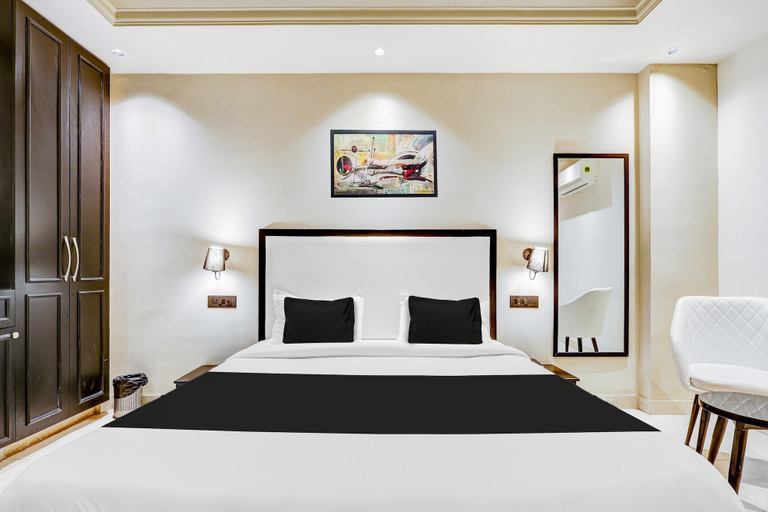 Room 5, Classic With Balcony Cloud Bay, Gurgaon