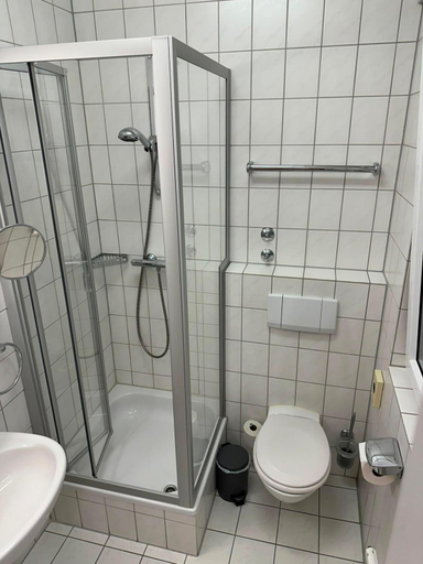Bathroom 4, Ratskeller Hotel, Karlsruhe