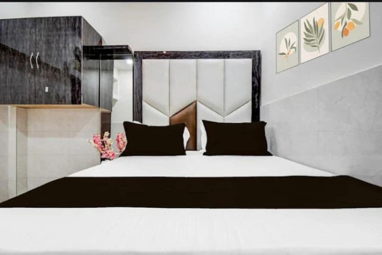 Room 2, Hotel Birhana road, Kanpur Nagar