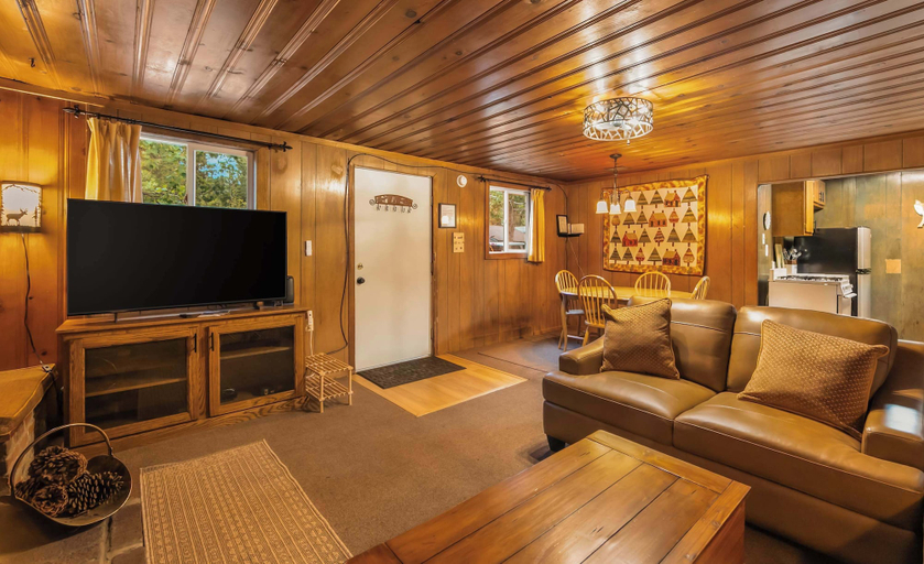 Living area 4, Paradise Bungalow - Cozy Cabin Escape, El Dorado